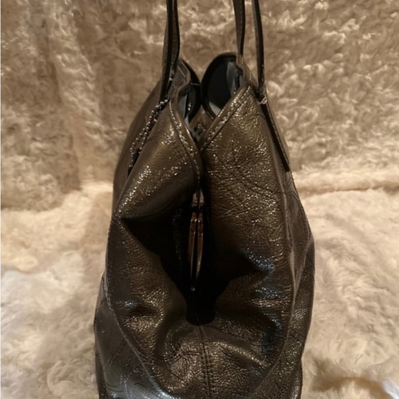 Shiny silver medium shoulder bag. With blue lining and silver hardware. - Picture 9 of 9